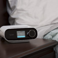 Un nuovo studio rileva differenze significative nel modo in cui i vari dispositivi di servo ventilazione adattiva trattano l’apnea del sonno complesso